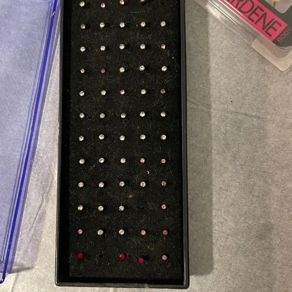 Nose stud lot - Picture 6 of 6